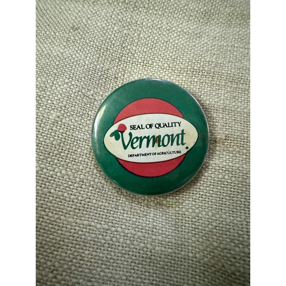 Green‎ Vermont Dept of Agriculture Seal of Quality VT Pinback Button Vintage Pin